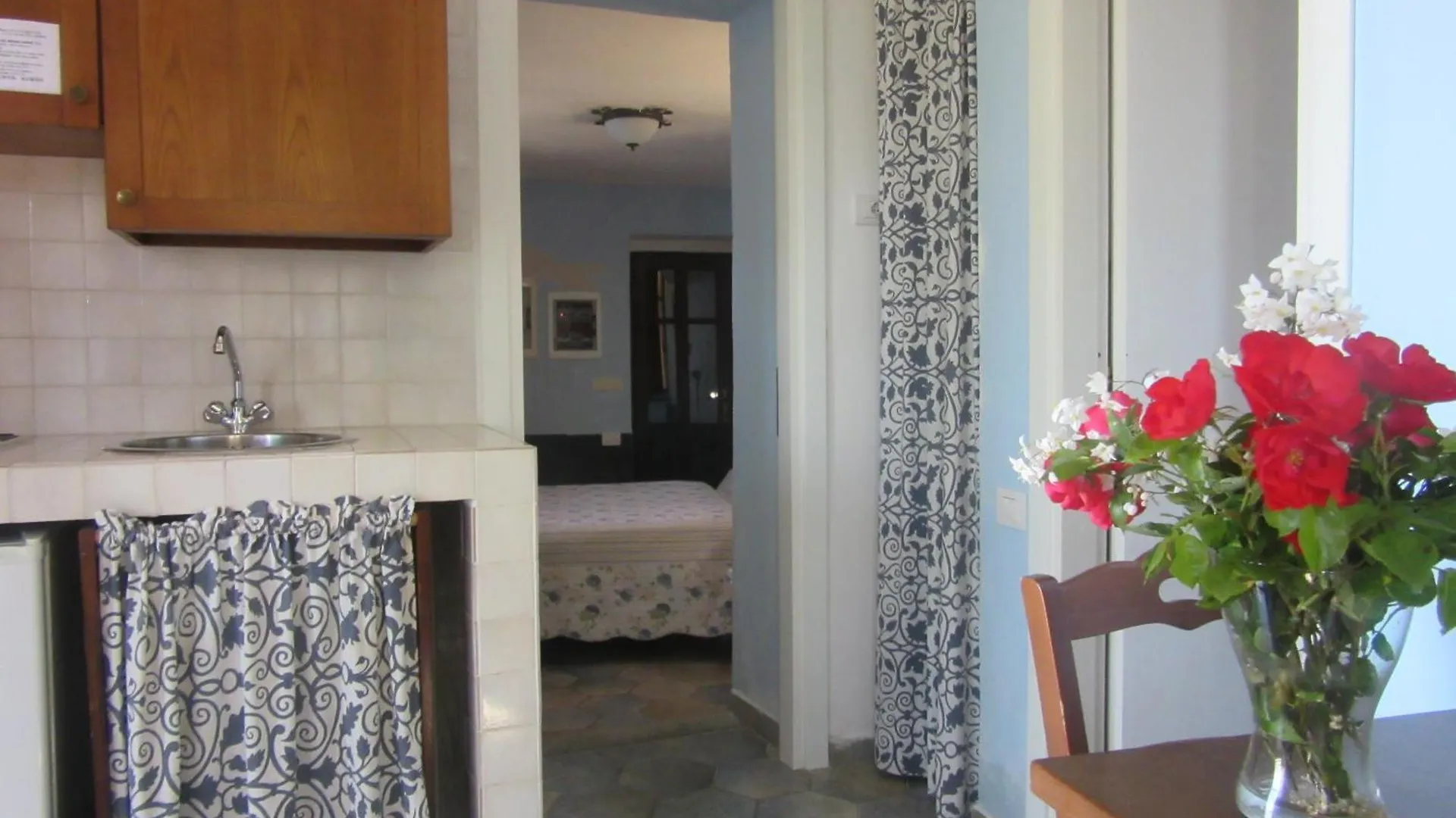 Aparthotel Il Borgo Di Campi Riomaggiore 2*,