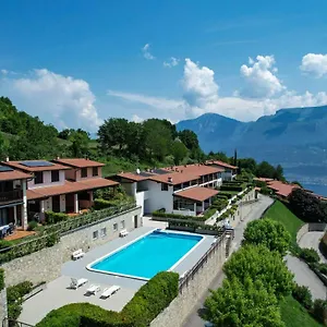 https://residence-altogarda.it-lombardy.com