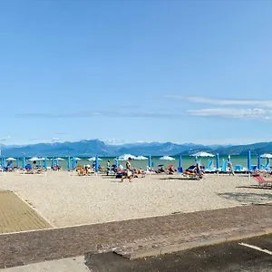 https://villa-azdora.hotelinveneto.com